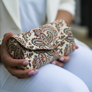 ✨ HOST PICK ✨ Vintage Garey Embroidered Clutch